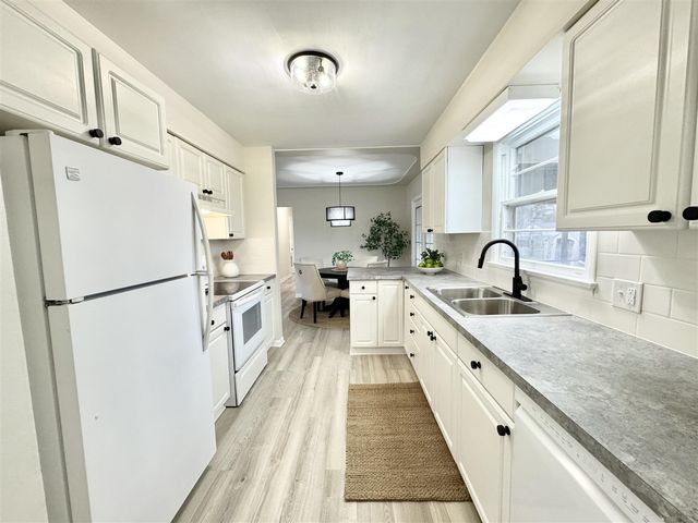 1786 Oak Park Drive, Muskegon, MI 49442