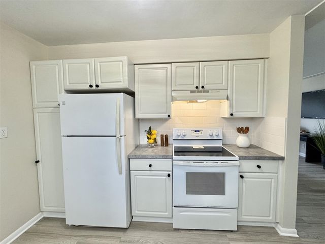 1786 Oak Park Drive, Muskegon, MI 49442