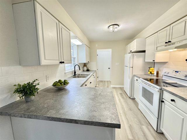1786 Oak Park Drive, Muskegon, MI 49442