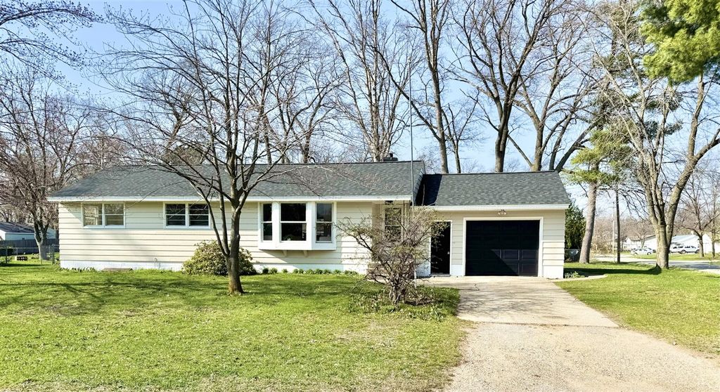 1786 Oak Park Drive, Muskegon, MI 49442