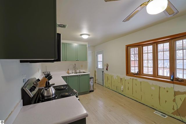 990 Glencoe Road, Alma, MI 48801