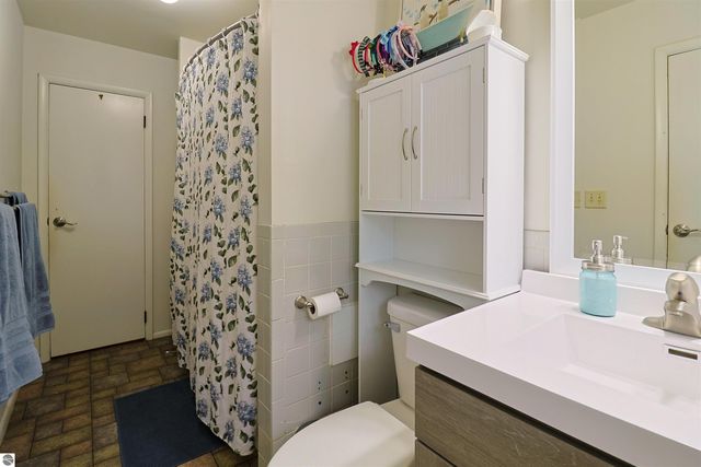 990 Glencoe Road, Alma, MI 48801