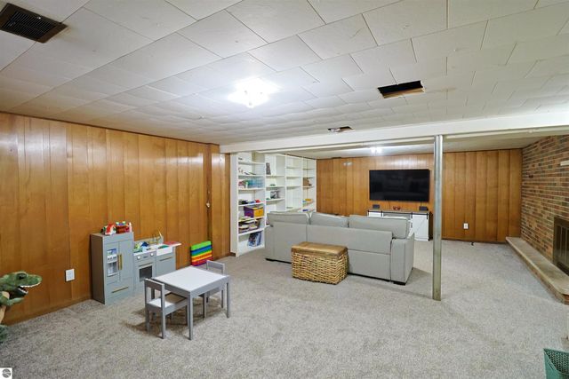 990 Glencoe Road, Alma, MI 48801