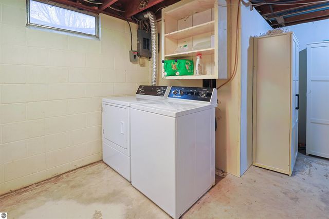 990 Glencoe Road, Alma, MI 48801