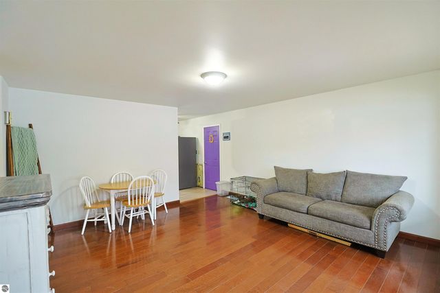 990 Glencoe Road, Alma, MI 48801