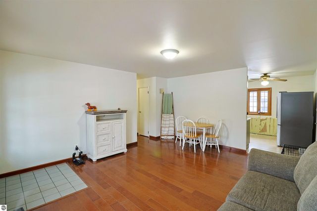 990 Glencoe Road, Alma, MI 48801