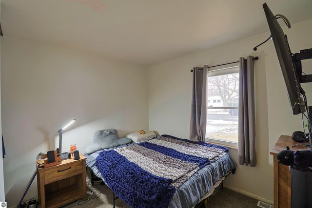 990 Glencoe Road, Alma, MI 48801