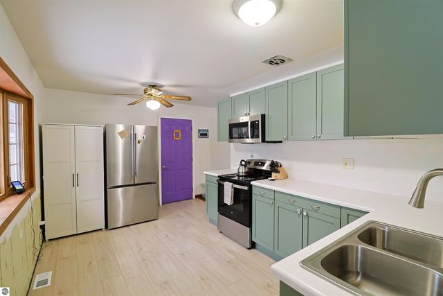 990 Glencoe Road, Alma, MI 48801