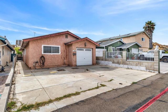 1938 Avenida De La Cruz, San Ysidro, CA 92173