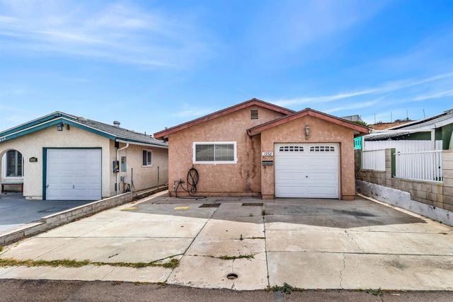 1938 Avenida De La Cruz, San Ysidro, CA 92173