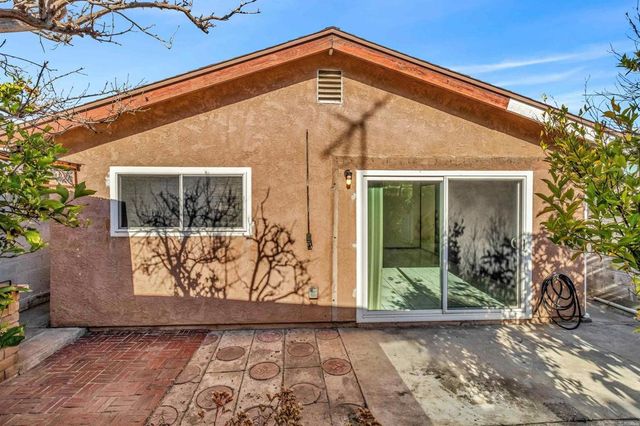 1938 Avenida De La Cruz, San Ysidro, CA 92173