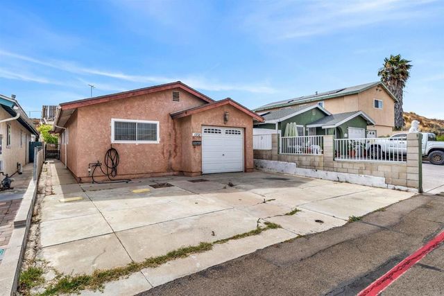 1938 Avenida De La Cruz, San Ysidro, CA 92173