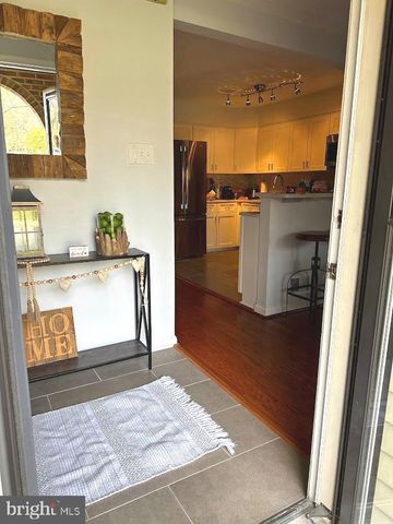 6035 CROWN ROYAL CIR, Alexandria, VA 22310