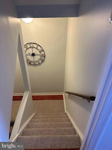 6035 CROWN ROYAL CIR, Alexandria, VA 22310