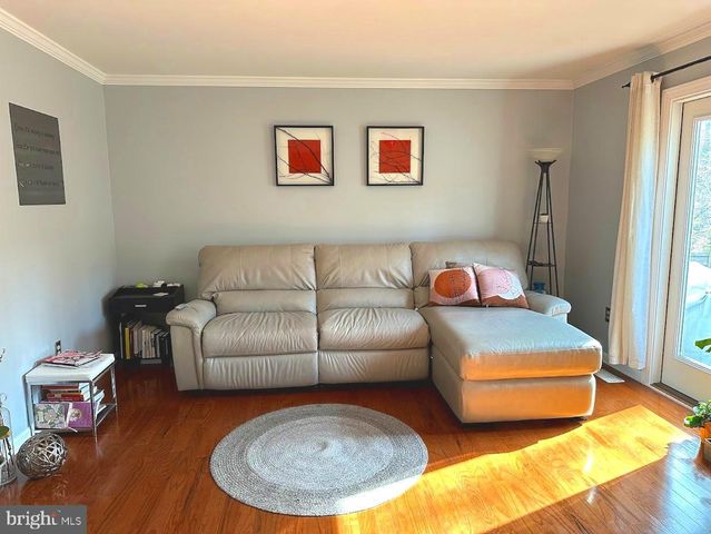 6035 CROWN ROYAL CIR, Alexandria, VA 22310