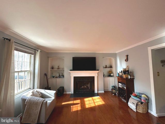 6035 CROWN ROYAL CIR, Alexandria, VA 22310