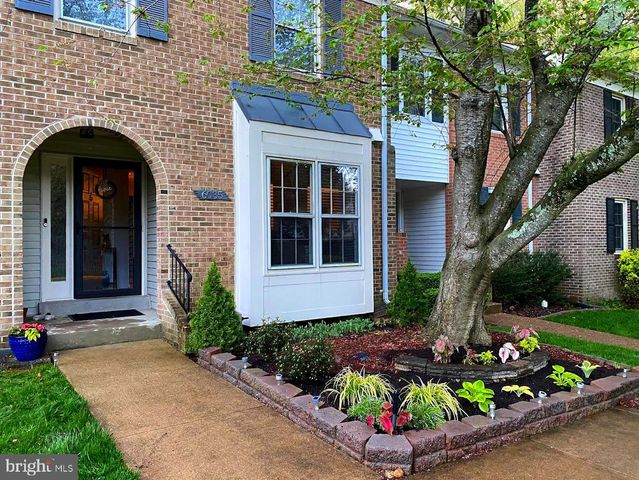 6035 CROWN ROYAL CIR, Alexandria, VA 22310