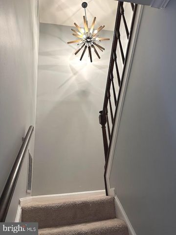 6035 CROWN ROYAL CIR, Alexandria, VA 22310