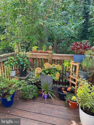 6035 CROWN ROYAL CIR, Alexandria, VA 22310