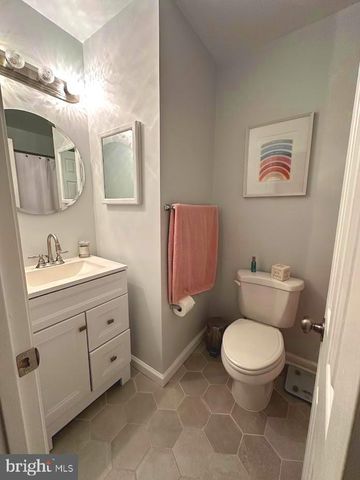 6035 CROWN ROYAL CIR, Alexandria, VA 22310