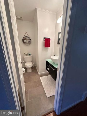 6035 CROWN ROYAL CIR, Alexandria, VA 22310