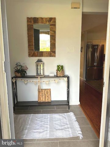 6035 CROWN ROYAL CIR, Alexandria, VA 22310