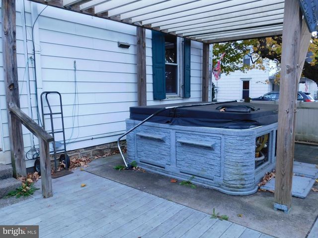 100 N FIFTH ST, Mifflintown, PA 17059