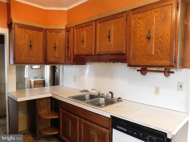 100 N FIFTH ST, Mifflintown, PA 17059