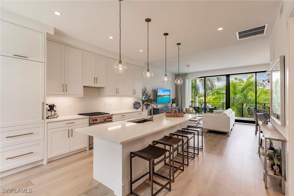 850 Central AVE 203, Naples, FL 34135