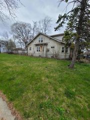 10452 S State Street, Chicago, IL 60628