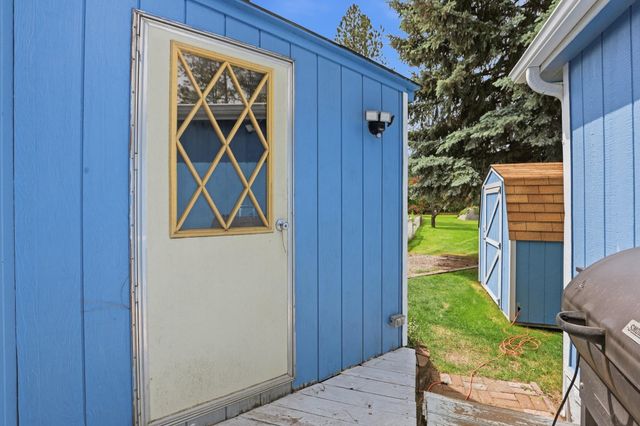 15005 N Shenandoah Forest Ln, Mead, WA 99021
