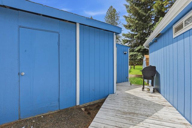 15005 N Shenandoah Forest Ln, Mead, WA 99021