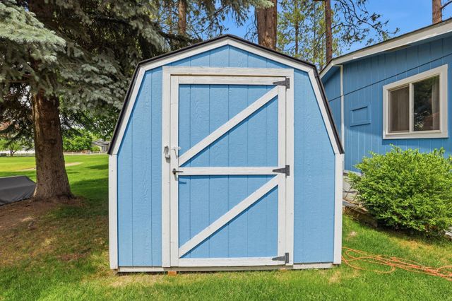 15005 N Shenandoah Forest Ln, Mead, WA 99021