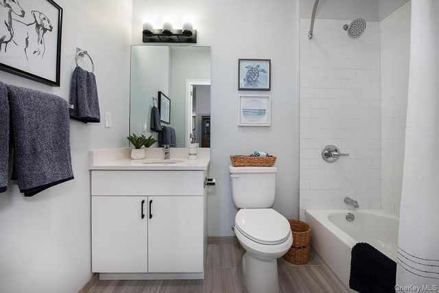 300 Carleton Avenue 5207, Central Islip, NY 11722