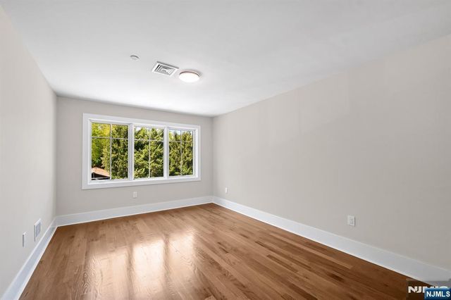 162 Closter Dock Road B, Closter, NJ 07624