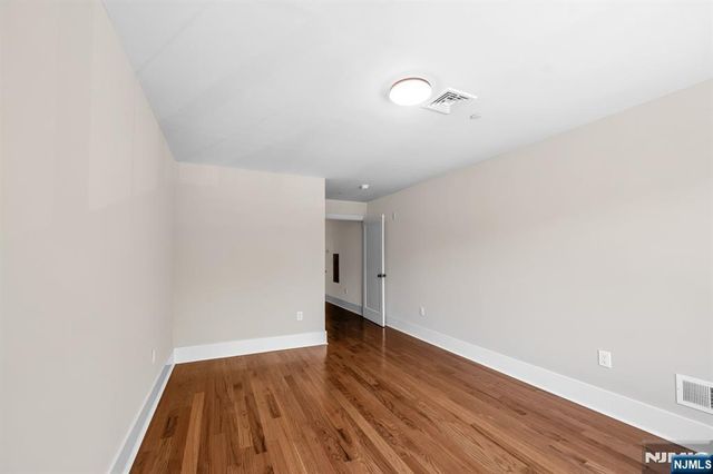 162 Closter Dock Road B, Closter, NJ 07624