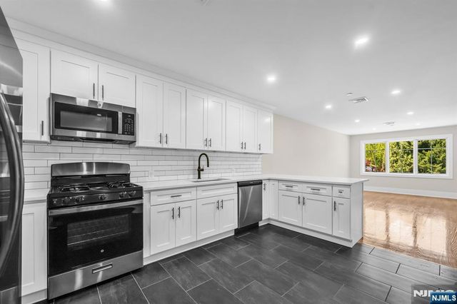 162 Closter Dock Road B, Closter, NJ 07624