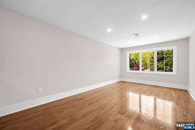 162 Closter Dock Road B, Closter, NJ 07624