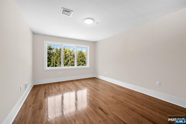 162 Closter Dock Road B, Closter, NJ 07624