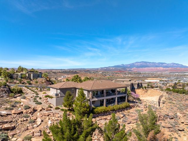 2376 E STONE CREST CIR, St. George, UT 84790