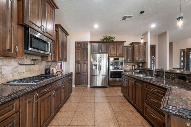 2376 E STONE CREST CIR, St. George, UT 84790