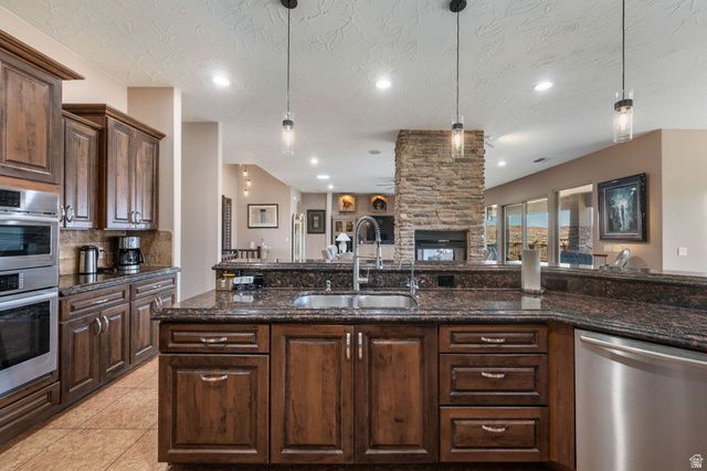 2376 E STONE CREST CIR, St. George, UT 84790