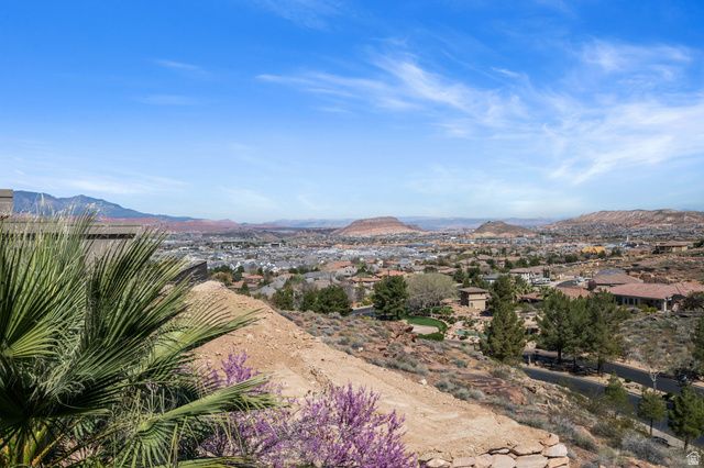 2376 E STONE CREST CIR, St. George, UT 84790