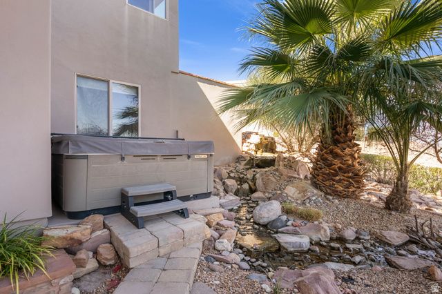 2376 E STONE CREST CIR, St. George, UT 84790