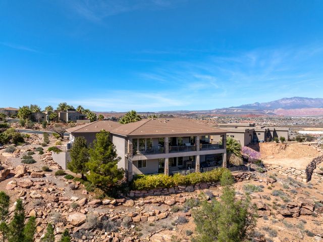 2376 E STONE CREST CIR, St. George, UT 84790