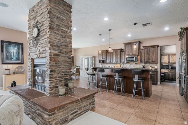 2376 E STONE CREST CIR, St. George, UT 84790