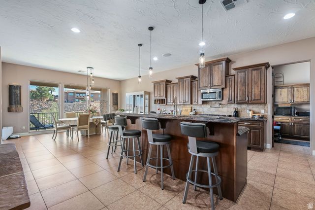 2376 E STONE CREST CIR, St. George, UT 84790