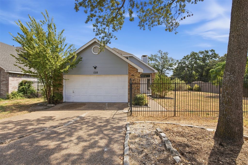 1308 Carver Lane, Irving, TX 75061 — photo 2