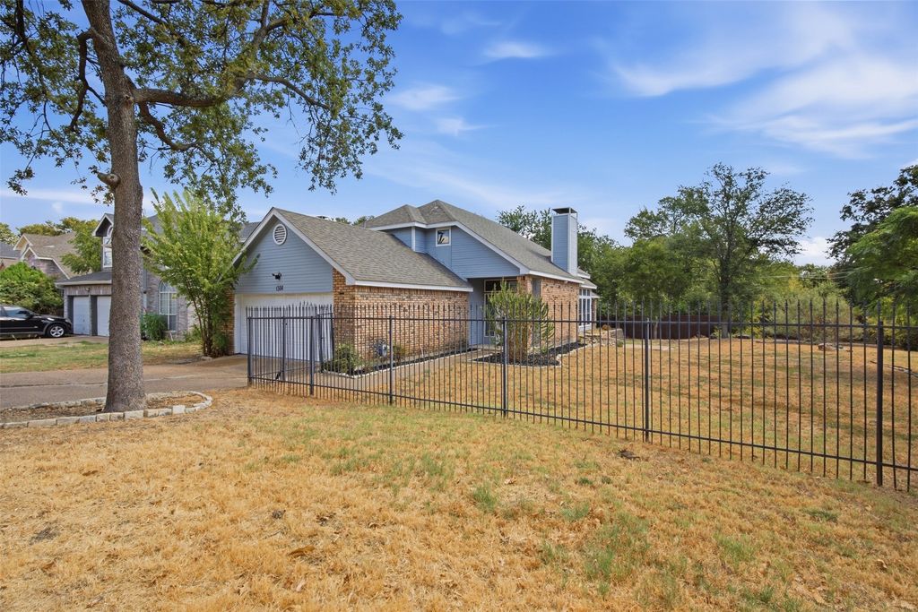 1308 Carver Lane, Irving, TX 75061 — photo 3