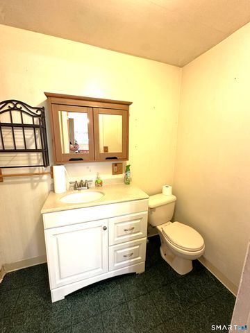 61 Clark Avenue, North Haven, CT 06473